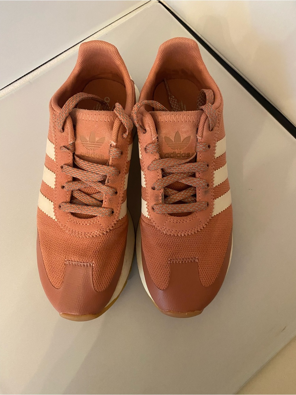 Adidas women’s athletic tennis shoes. Activewear BY9301